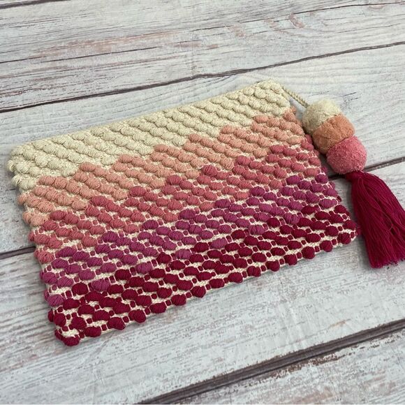 Shiraleah Giselle Zip Pouch Crochet Bobble with Tassel Ombré Pink and Cream NEW - Picture 2 of 9